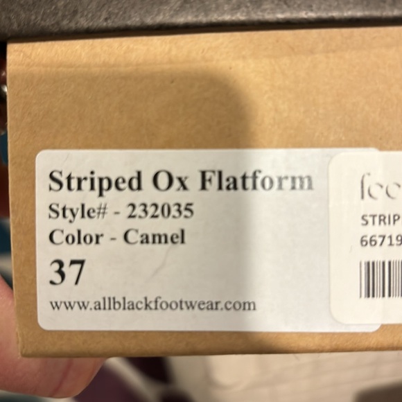 New in Box All Black Oxfords - Picture 5 of 5